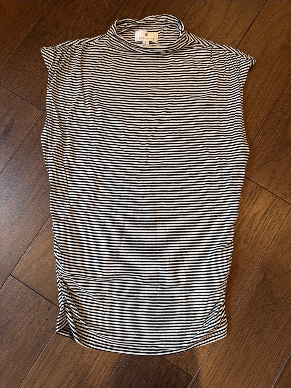 Socialite Black and White Striped Mock Neck Tank Size Medium - C67-121